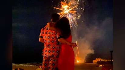 জন্মদিনে স্বামী নিক জোনাসের ঠোঁটে ঠোঁট রেখে রোম্যান্টিক প্রিয়াঙ্কা চোপড়ার এই ছবিগুলি না দেখলে মিস করবেন 