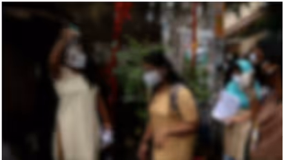 നീറ്റ് പരീക്ഷാ കേന്ദ്രത്തിലെ വിവാദ നടപടി: അന്വേഷണത്തിന് മൂന്നംഗ സമിതി, 4 ആഴ്ച്ചയ്ക്കകം റിപ്പോര്ട്ട് നല്കണം