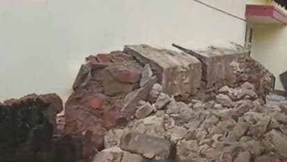 విషాదం.. ఖాళీ స్థలంలో ఆడుకుంటుంటే కూలిన గోడ.. ఓ చిన్నారి మృతి, మరో బాలిక పరిస్థితి విషమం..