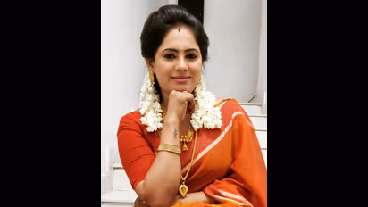 ஏன்டி நான் படம் பண்ணும்போது நீ இல்லாம போன... ரேகா நாயரிடம் வருத்தப்பட்ட பாரதிராஜா