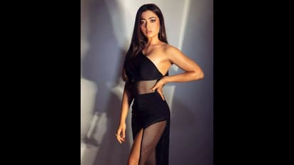 நடிக்கும் படமெல்லாம் ஹிட்... சம்பளத்தை டபுள் மடங்கு உயர்த்தி தயாரிப்பாளர்களுக்கு அதிர்ச்சி கொடுத்த ராஷ்மிகா