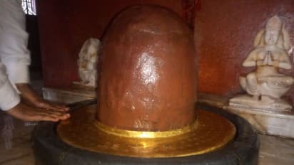 Sawan special: विश्व का सबसे बड़ा शिवलिंग माना जाता है बालेश्वर, कभी खाली नहीं होता अमृत कुंड