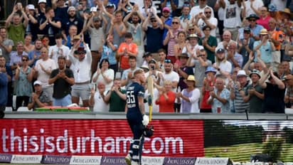 മറക്കാന് പറ്റുവോ ഏകദിന ലോകകപ്പ് ഹീറോയിസം; സ്റ്റോക്സിന് ഐതിഹാസിക യാത്രയപ്പ് നല്കി കാണികള്- വീഡിയോ