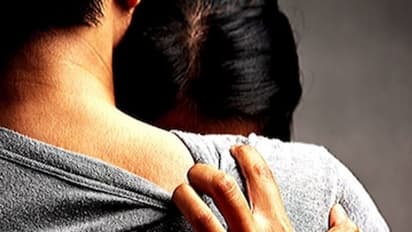 திருமணம் ஆனவருடன் பாலியல் உறவு கொண்ட பெண்.. நீதி கேட்ட பெண்ணுக்கு கோர்ட் கொடுத்த அதிர்ச்சி தீர்ப்பு !