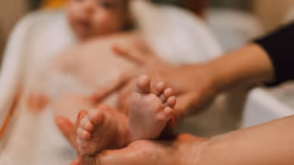 കുഞ്ഞുങ്ങളെ ശ്രദ്ധയോടെ പരിചരിക്കാം; നിങ്ങളറിഞ്ഞിരിക്കേണ്ട ചില കാര്യങ്ങൾ