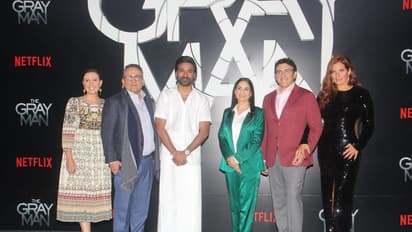 Exclusive Photos: நான் தமிழன்டா.. ஹாலிவுட் பட புரோமோஷனுக்கு வேஷ்டி - சட்டையில் வந்து கெத்து காட்டிய தனுஷ்! 