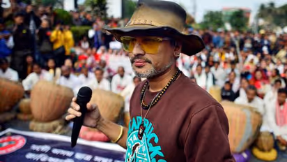 जब  बात करते-करते अचानक गिर गए थे सिंगर जुबीन गर्ग, ICU में ऐसी हो गई थी हालत