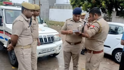 ദേശീയപതാക വിതരണം ചെയ്തതിന് അം​ഗൻവാടി ടീച്ചർക്ക് 'ഐഎസ് വധഭീഷണി'യെന്ന് പരാതി; സുരക്ഷ നൽകി പൊലീസ് 