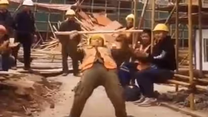 श्रमिक ने माइकल जैक्सन के स्टेप्स पर दिखाए गजब डांस मूव्स, अभिनेता शाहिद कपूर भी हो गए 'घायल'