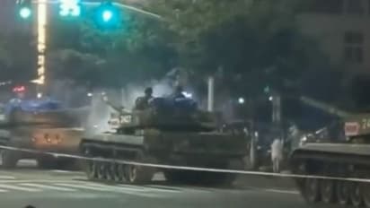 china bank crisis: சீனா அரசு வங்கிகள் திவாலா? மக்களைப் பணம் எடுக்க விடாமல் டாங்கிகள் நிறுத்தம்