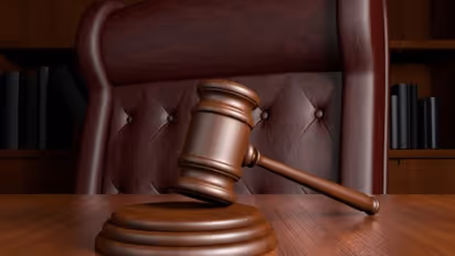 ഡോക്ടറെ തട്ടിക്കൊണ്ടുപോയി ഭാര്യയിൽ നിന്നും മൂന്നരലക്ഷം തട്ടിയെടുത്തു; പ്രതിക്ക്  6 വര്‍ഷം തടവും പിഴയും 