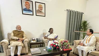 देश की 15वीं राष्ट्रपति बनीं द्रौपदी मुर्मु, पीएम मोदी मिलने पहुंचे, इन हस्तियों ने दी बधाई