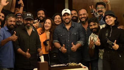 Mahaveeryar : 'മഹാവീര്യരോട് കാട്ടുന്ന സ്‍നേഹത്തിന് നന്ദി', കേക്ക് മുറിച്ച് ആഘോഷിച്ച് നിവിൻ പോളി