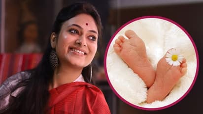 ফুটফুটে কন্যাসন্তানের মা হলেন বাসবদত্তা, একরত্তিকে দেখার জন্য মুখিয়ে ভক্তরা