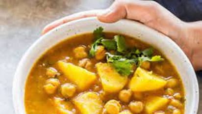 ரெஸ்டாரண்ட் ஸ்டைல் ஆலு மட்டர் ரெசிபி - வீட்டிலேயே செய்யலாம் வாங்க!!