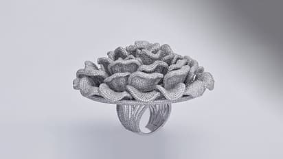 ഏറ്റവും അധികം വജ്രക്കല്ലുകൾ പതിപ്പിച്ച മോതിരം; മലപ്പുറം സ്വാ ഡയമണ്ട്സിന് ​ഗിന്നസ് റെക്കോർഡ്