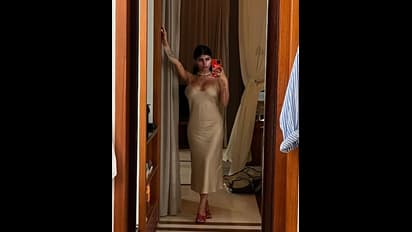 ஷேம்.. ஷேம்... பாத்ரூமில் குளித்துக்கொண்டே போஸ் கொடுத்த மியா கலிஃபா..! கவர்ச்சியை அள்ளிக்கொட்டிய போட்டோஸ்! 