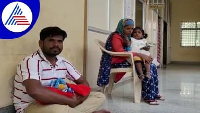 ಕೋಲಾರ: ರಸ್ತೆಗಾಗಿ ಒಂದೂವರೆ ತಿಂಗಳ ಹಸುಗೂಸಿನೊಂದಿಗೆ ದಂಪತಿ ಧರಣಿ