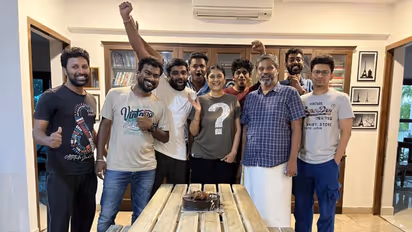 நாம ஜெயிச்சுட்டோம் மாறா... தேசிய விருது வென்றதும் கேக் வெட்டி கொண்டாடிய சுதா கொங்கரா - வைரலாகும் போட்டோஸ்