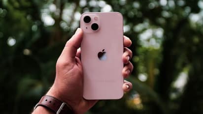  Amazon Prime Day Sale: आधी कीमत पर घर लाएं OnePlus और iPhone के ये स्मार्टफोन्स, देखें जबरदस्त ऑफर 