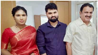 'എല്ലാ സ്നേഹവും പ്രാർത്ഥനയും എന്റെ മകനും മകൾക്കും ഉണ്ടാകണം'; മകന്റെ വിവാഹ വാർത്ത പങ്കുവച്ച് കെ മുരളീധരൻ