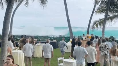 Wedding Party : വിവാഹ പാര്‍ട്ടി നടക്കുന്നിടത്തേക്ക് കൂറ്റൻ തിര ആ‍ഞ്ഞടിച്ചു; വീഡിയോ