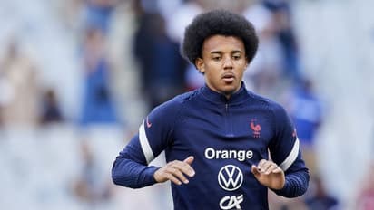 ചെല്സിയുടെ ഓഫര് നിരസിച്ചു; ഫ്രഞ്ച് താരം യൂള്സ് കൂന്റേ അവസാന നിമിഷം ബാഴ്സലോണയില്