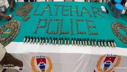 झारखंड पुलिस की बड़ी सफलता, TSPC का स्लीपर सेल कमांडर गैंग के साथ अरेस्ट, बड़ी घटना को अंजाम देने की थी साजिश