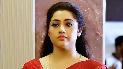 கணவர் இறந்த பின்னர்.. முதல் முறையாக தோழிகளுடன் எடுத்து கொண்ட புகைப்படத்தை வெளியிட்ட நடிகை மீனா!