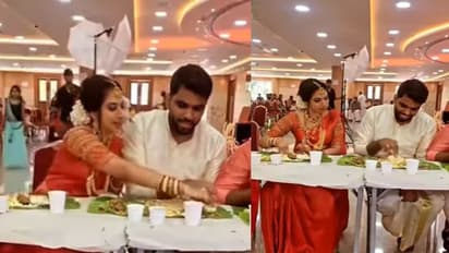 दूल्हा-दुल्हन खाना खाते वक्त एक दूसरे से ऐसे उलझे,  Video देख बोलेंगे-How cute