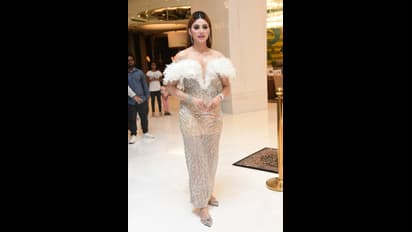 உடலோடு ஒட்டி இருக்கும் ட்ரான்ஸ்பரென்ட் உடையில்... 'தி லெஜண்ட்' ப்ரீ ரிலீஸ் நிகழ்ச்சிக்கு வந்த ஊர்வசி ரவுத்தலா!