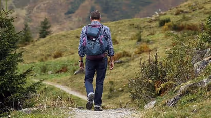 ഇത് വെറും ടൂറല്ല, കുടുംബത്തിന്റെ വേരുകൾ തപ്പി കണ്ടുപിടിച്ച് തരുന്ന യാത്രകൾ