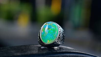 দাম্পত্য সুখ পেতে চাইলে পরুন এই অলৌকিক রত্ন, এই রাশিগুলির জন্য সেরা ফল দেয়