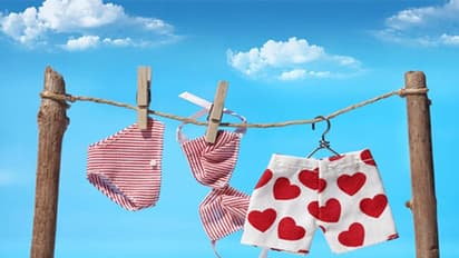 कहीं लड़कियों को अंडरगारमेंट पहनने की नहीं होती परमिशन, तो कहीं मतदान करना भी होता है मना