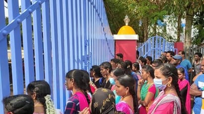 குரூப் 4 தேர்வு எழுத அனுமதி மறுப்பு.. கதறி அழுத தேர்வர்கள்.. சீர்காழியில் நடந்தது என்ன..?