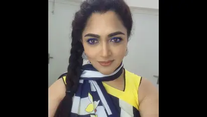 51 வயதிலும்... 20 வயது ஹீரோயின் போல் தங்க நிற உடையில் தகதகவென மின்னி யங் நடிகைகளுக்கு டஃப் கொடுக்கும் குஷ்பு!