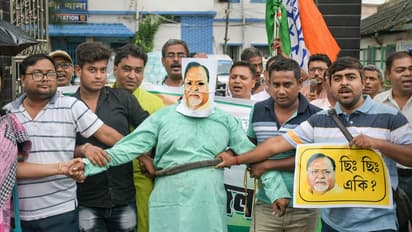 টেট উত্তীর্ণ চাকরিপ্রার্থীদের বিক্ষোভে রণক্ষেত্র করুণাময়ী, পুলিশের সঙ্গে ধস্তাধস্তি