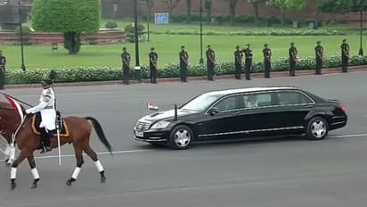 Draupadi Murmu: द्रौपदी मुर्मू को मिलेगी 9 करोड़ रु. की ऑफिशियल मर्सिडीज-बेंज S600 कार, जाने क्यों है इतनी खास