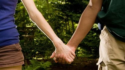 সঙ্গীর সব ব্যাপারে হস্তক্ষেপ করেন, সঙ্গীকে কোনও রকম স্পেশ দেন না এই তিন রাশির প্রেমিক