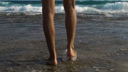 'നഗ്ന'ബീച്ചിൽ സ്ത്രീകൾക്ക് നേരെ അശ്ലീല ആംഗ്യം കാണിച്ചു, 46 -കാരനെ വെടിവച്ച് കൊന്ന് 76 -കാരൻ