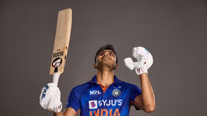 ധോണി സ്റ്റൈല് ഫിനിഷിംഗ് മാത്രമല്ല, ധോണിയെയും പിന്നിലാക്കി അക്സറിന്റെ സിക്സര്