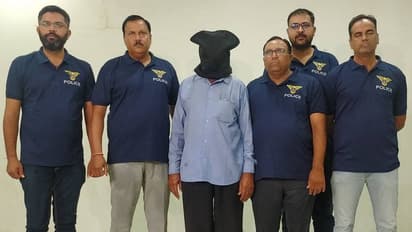 ചവറ്റുകൂനയില്‍ മൃതദേഹഭാഗങ്ങള്‍, പിടിയിലായത്  മുന്‍ പൊലീസുകാരന്‍, ഞെട്ടിക്കുന്ന കഥ!