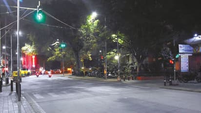 ಬೆಂಗಳೂರಿನಲ್ಲಿ ಮಧ್ಯರಾತ್ರಿಯೂ ಸವಾರರಿಗೆ ಟ್ರಾಫಿಕ್‌ ಸಿಗ್ನಲ್‌ ಕಿರಿಕಿರಿ!