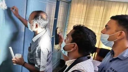 ആളില്ലാത്ത സമയം വീട് കുത്തിത്തുറന്ന് മോഷണം, 14 ലക്ഷത്തിന്റെ ആഭരണങ്ങൾ കവർന്നു