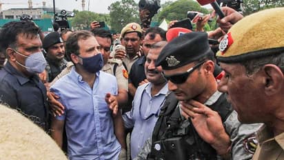 അഞ്ച് മണിക്കൂര് പിന്നിട്ടു; രാഹുൽ ഗാന്ധി അടക്കമുള്ള എംപിമാര് കസ്റ്റഡിയിൽ തുടരുന്നു