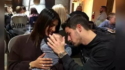 রাত জেগে ডায়াপার বদলানো থেকে মেয়ের স্নান, সবটাই একা হাতে কীভাবে সামলাছেন নিক?