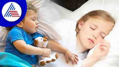 ಮಕ್ಕಳು ಪೋಷಕರಿಂದ ಯಾವಾಗ ಬೇರೆ ಮಲಗಿದರೆೊಳ್ಳೆಯದು?