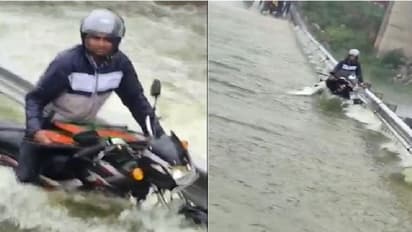 వరదల్లో కొట్టుకుపోతున్న వ్యక్తిని.. చాకచక్యంగా కాపాడిన పోలీసులు...(వీడియో)