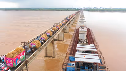  గోరక్షకుడిగా మారిన టీఆర్ఎస్ ఎమ్మెల్యే... భద్రాచలం ఆలయ గోశాలకు భారీ పశుగ్రాసం దానం (ఫోటోలు)