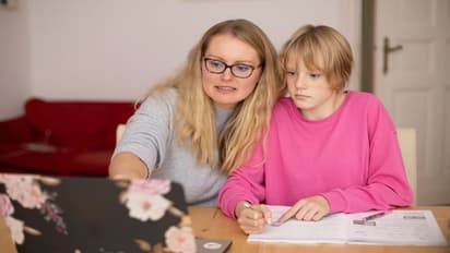 குழந்தையை ஹாஸ்டலில் சேர்ப்பது சரியானதா? ஏன் அந்த முடிவை எடுக்கக் கூடாது தெரியுமா? 